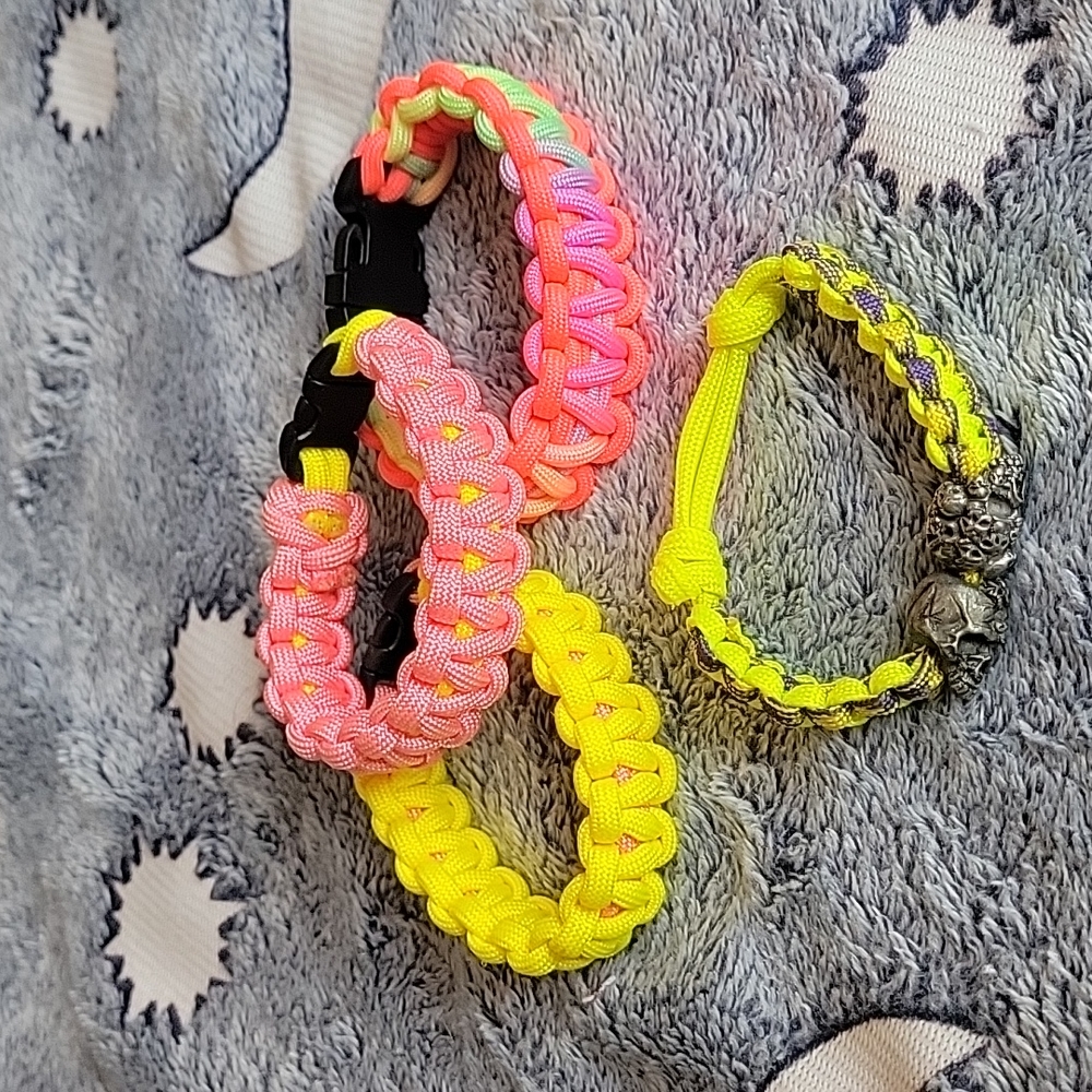 Woman's/child's Paracord Bracelet Lot (Set of 4)